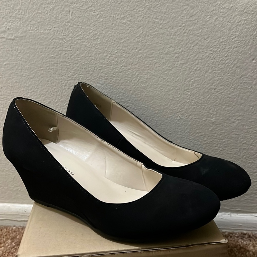 Size 7 brand: CL by laundry